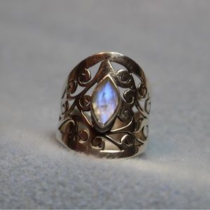 Silver and quartz crystal gem ring